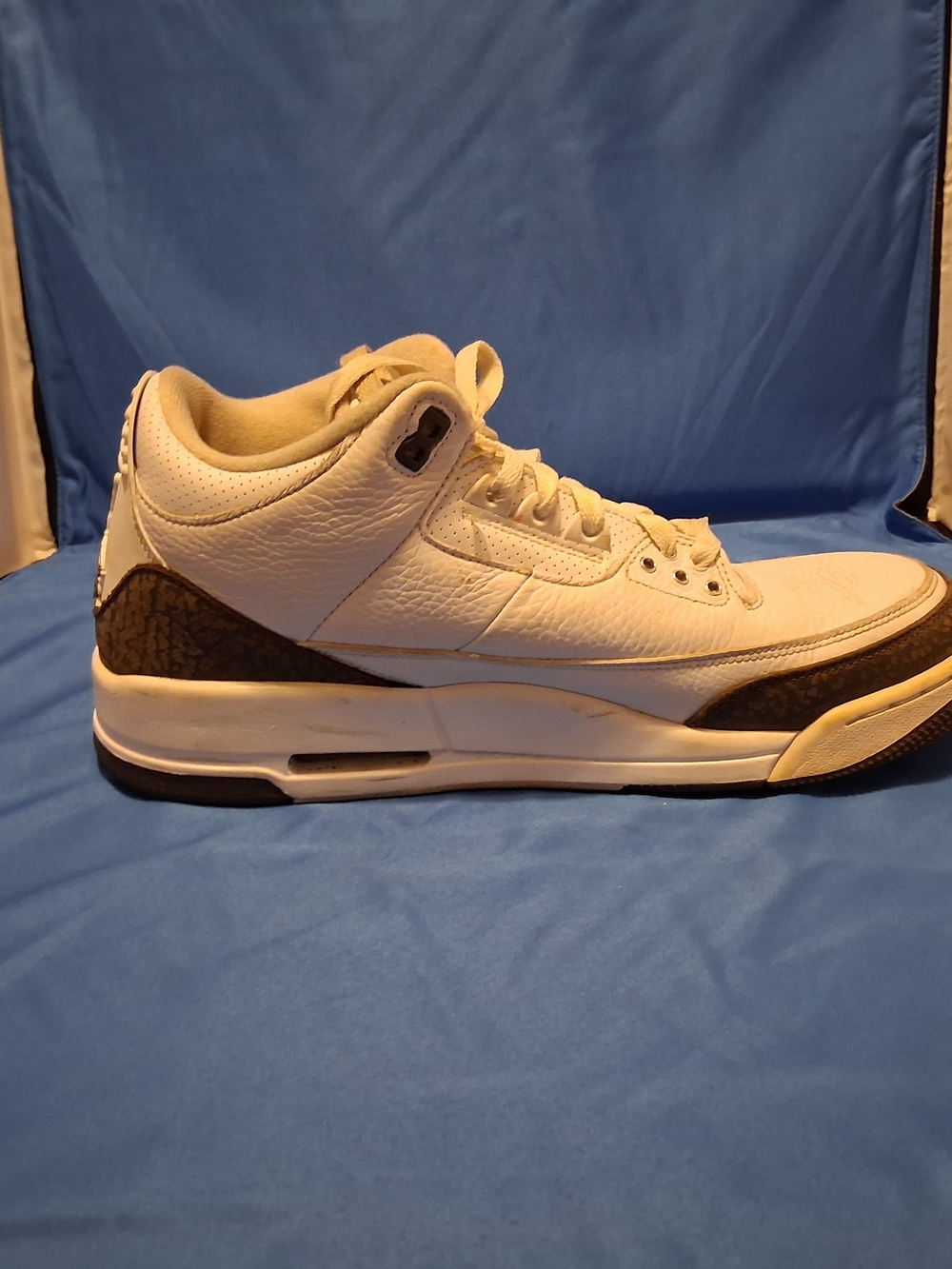 Jordan Air Jordan 3 Retro Mocha 2018 White/Chrome-Dark Mocha 136064-122 - Picture 2 of 7